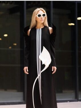NWT Julia Allert Black Midi Dress with White Stingray Applique - XS